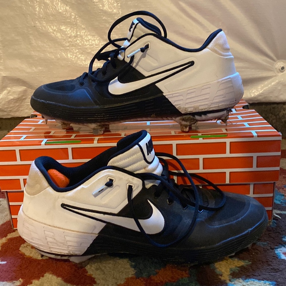 Nike Alpha Mens Baseball cleats size 12. Only worn once.